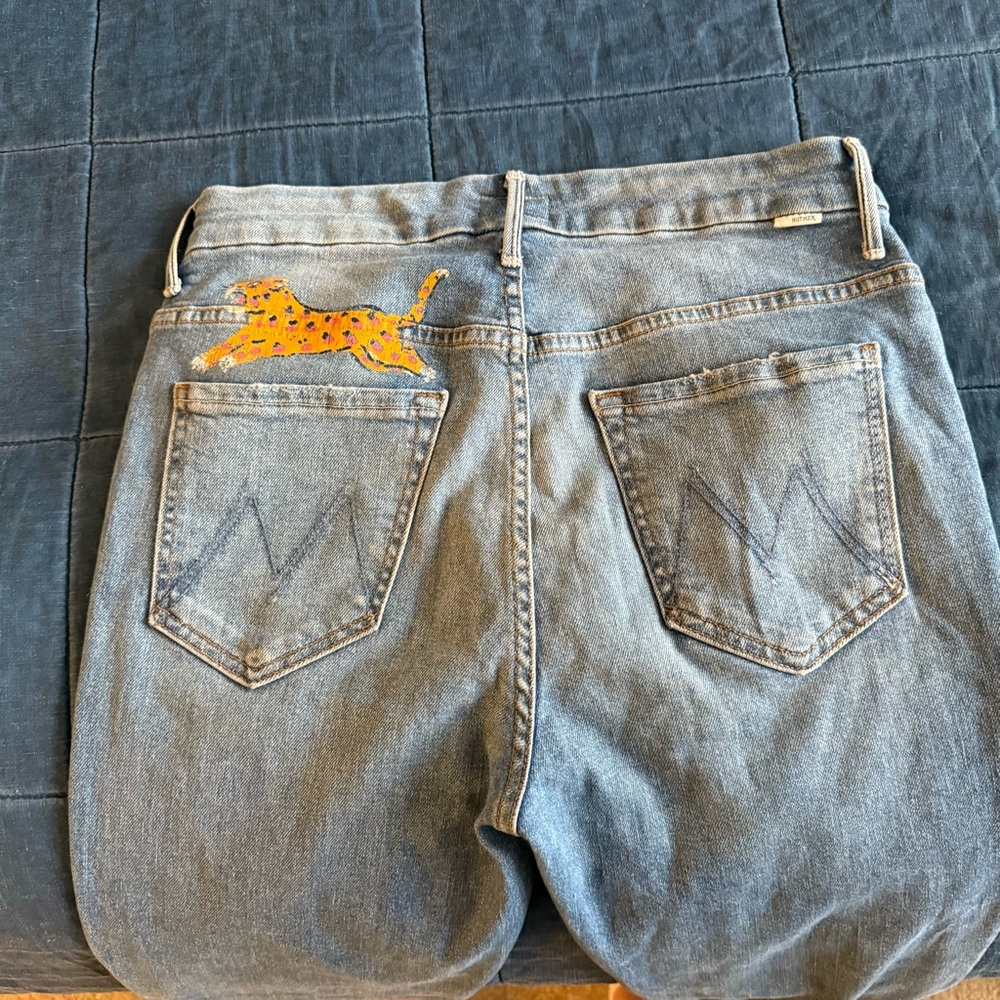 MOTHER Light Blue High-Rise Cropped Skinny Jeans with Yellow Leopard Patch - Picture 3 of 12